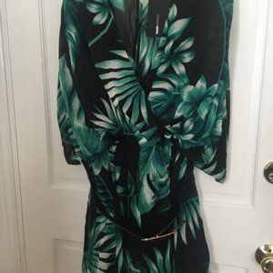 Fashion Noav Jumper w/belt.  Black back with green tropical flowers.  Size 2X.